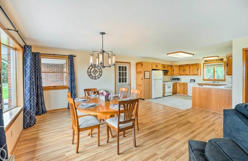 Ovid Casa | ¡NUEVO! Finger Lakes Home w / Gran cubierta en Wine Trail!
