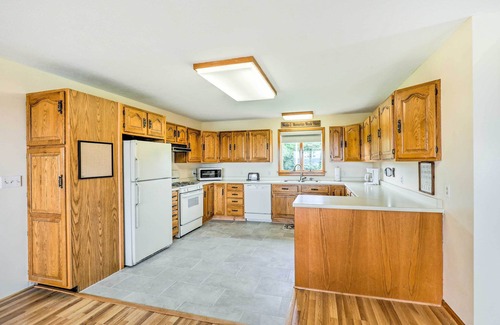 Ovid Casa | ¡NUEVO! Finger Lakes Home w / Gran cubierta en Wine Trail!