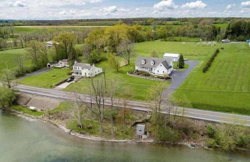 Auburn Casa | Owasco Lake House w/ 120ft private water front!