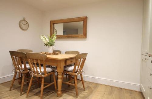 Wyck Rissington Casa | Owl Cottage - Cosy Cotswolds Stone Escape, Dog Friendly