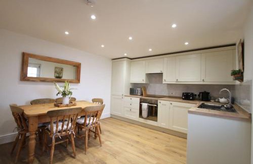 Wyck Rissington Casa | Owl Cottage - Cosy Cotswolds Stone Escape, Dog Friendly