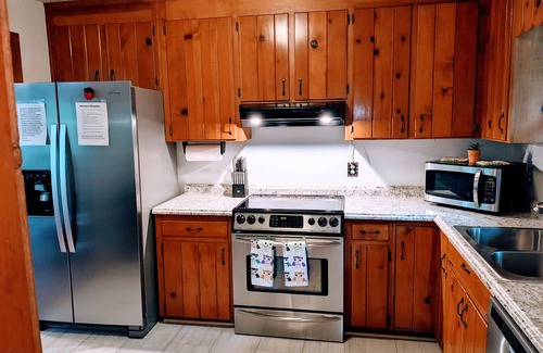 Clarkesville Casa | Owl Landing Treehouse retreat with firepit. 12 minutes to Helen & Clarkesville!