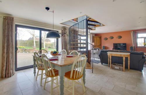 Woodbridge Casa | Owl Lodge