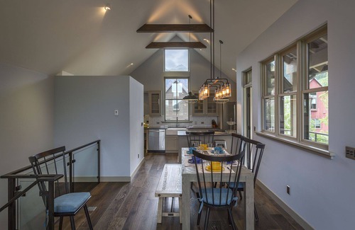 Telluride Casa | ¡VERANO EN TELLURIDE! Condominio de lujo 3BR de 3 niveles con vistas increíbles. Caminar a la ciudad