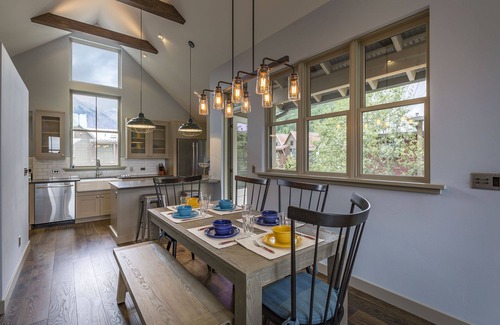 Telluride Casa | ¡VERANO EN TELLURIDE! Condominio de lujo 3BR de 3 niveles con vistas increíbles. Caminar a la ciudad