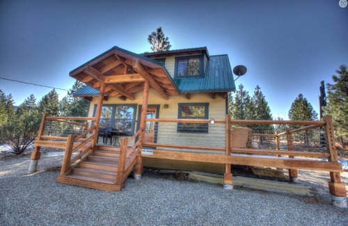 Foresta Cabina | Owl Moon Cabin - Rare jewel of a cabin located inside Yosemite National Park