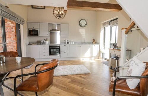 Mappleton Cabaña | OWL'S HOOT, pet friendly, character holiday cottage in Burton Pidsea