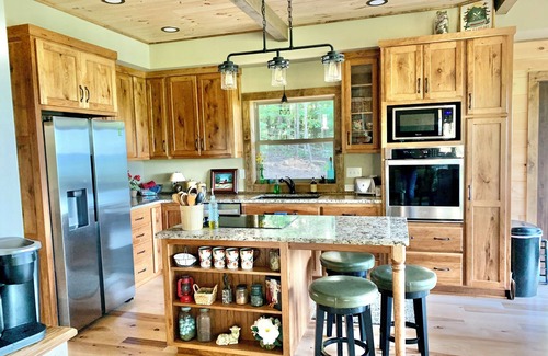 Mt. Sherman Cabina | Owl's Nest Cabin-A Newly-Built Luxury Cabin with an Incredible View!
