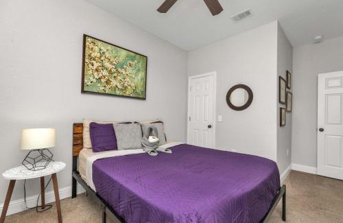 Wright Casa | Owl's Nest - Cozy Townhome Close to Beaches, Attractions & More!
