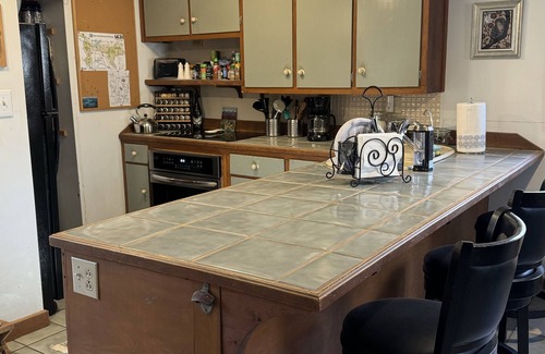 Carbondale Casa | Owl's Nest is a perfect getaway in the woods with lakes nearby. Pet friendly!