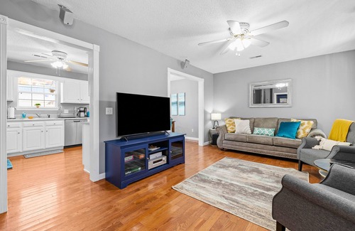 Collegedale Casa | Owl's Nest: Modern Cottage, Spacious Yard