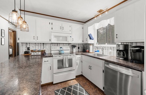 Jim Thorpe Casa | Owl Woods Inn, Jim Thorpe Lake Community, Indoor Hot Tub!
