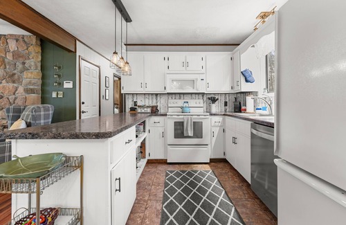 Jim Thorpe Casa | Owl Woods Inn, Jim Thorpe Lake Community, Indoor Hot Tub!