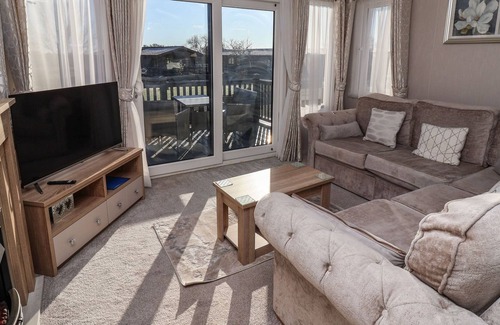 Newton on Derwent Cabaña | OWL’S NEST, pet friendly, with hot tub in Wilberfoss