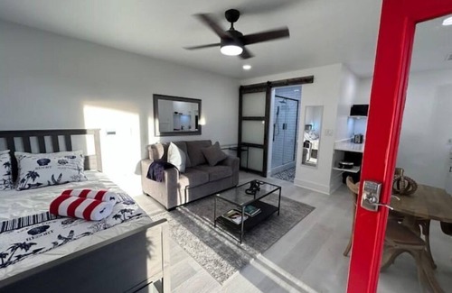 Franklin Casa | OWN ENTRANCE; PARKING; POOL; STUNNING VIEWS. EVERYTHING BRAND NEW 9/23!
