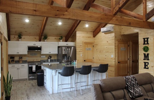 Shreveport Cabina | Owner's Cabin at God's Country Resort with Hot Tub and Spectacular View (2A)