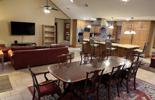 Oxford Casa | Oxford, MS Chalet con acceso a la playa / lago, sala de estar al aire libre con TV y FP