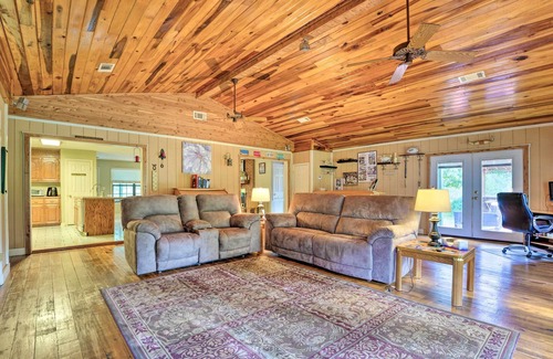 Oxford Cabaña | Oxford Home With Hot Tub, 10 Mi to Ole Miss