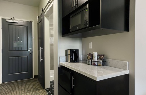 Paso Robles Hotel | Oxford Suites Paso Robles