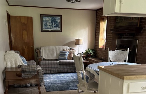 Oxford Casa | Oxford’s own Ms. Virginia’s, located in Taylor, MS, warmly welcomes you & yours!