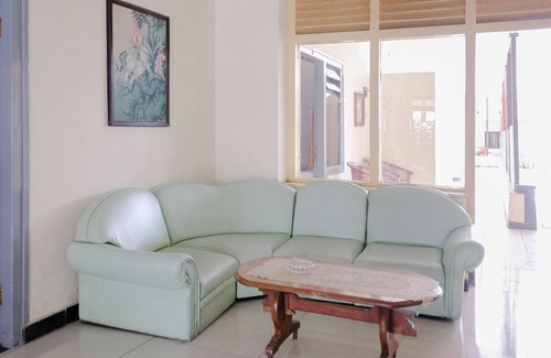 Klojen Hotel | OYO 1036 Hotel Palem 1 Syariah