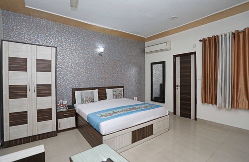 Sikandra Hotel | OYO 11005 Hotel Shanti Palace