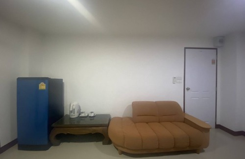 Chang Moi Hotel | OYO 1135 Triple A Residence