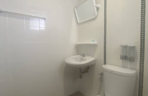 Chang Moi Hotel | OYO 1135 Triple A Residence