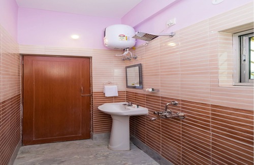 Mukundapur Hotel | OYO 11379 Jams Guest House