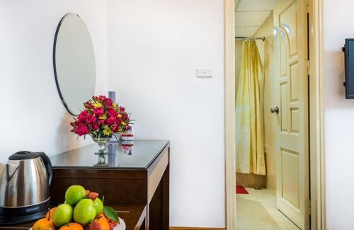 Dich Vong Hau Hotel | OYO 1162 Tu Sakura Hotel