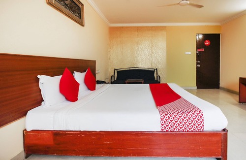 Hyderabad Hotel | OYO 15140 Hotel Priya Residency