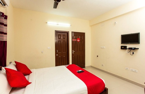 Injambakkam Hotel | OYO 15701 River View Residency