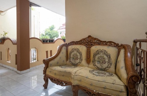 Depok Hotel | OYO 1806 Puri Arsita Homestay