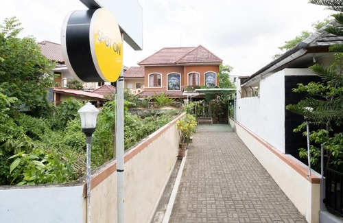 Depok Hotel | OYO 1806 Puri Arsita Homestay