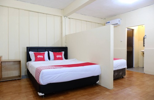 Tanjung Pandan Hotel | OYO 1853 Guest House D'makmoer