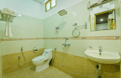Alappuzha Hotel | OYO 19587 Chembil Residency