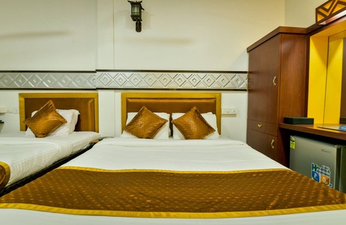 Alappuzha Hotel | OYO 19587 Chembil Residency