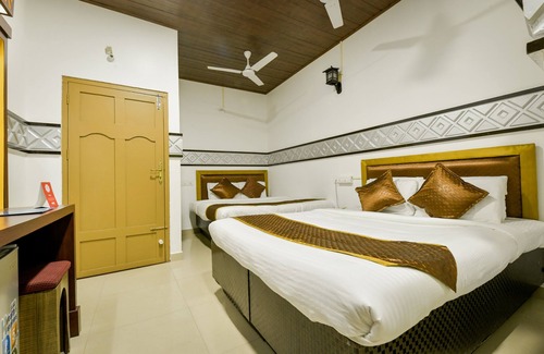 Alappuzha Hotel | OYO 19587 Chembil Residency