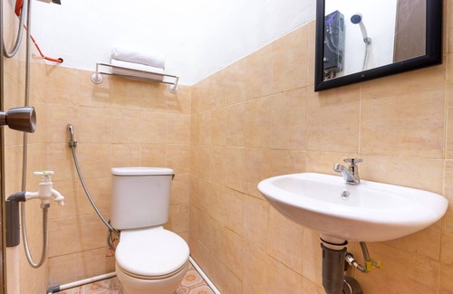 Depok Hotel | OYO 2454 Wanawiyata Homestay