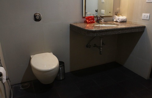 South West Hotel | OYO 2457 Hotel Zambala