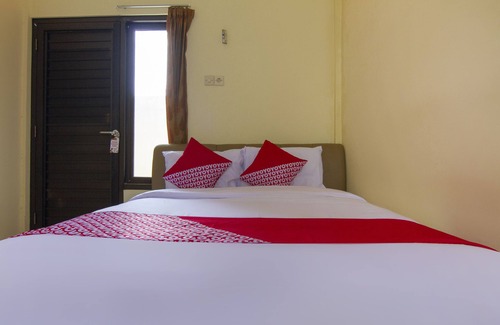 Pamekasan Hotel | OYO 3027 Griya Temenggungan Syariah