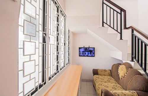 Karawang Hotel | OYO 3256 Rukost I8