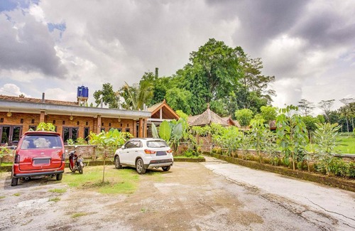 Borobudur Hotel | OYO 3483 Borobudur Cottage
