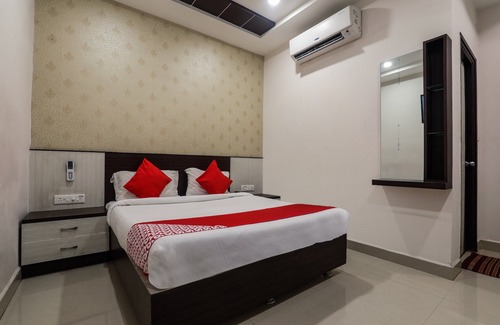 Chanda Nagar Hotel | OYO 3586 SSR Luxury Rooms
