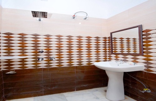 Bathinda Hotel | OYO 38787 Hotel Red Rose