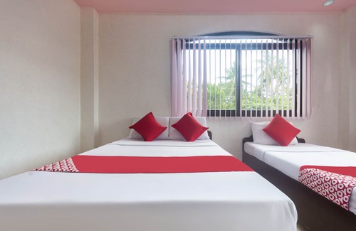 Dauis Hotel | OYO 426 Coco Grove Tourist Inn