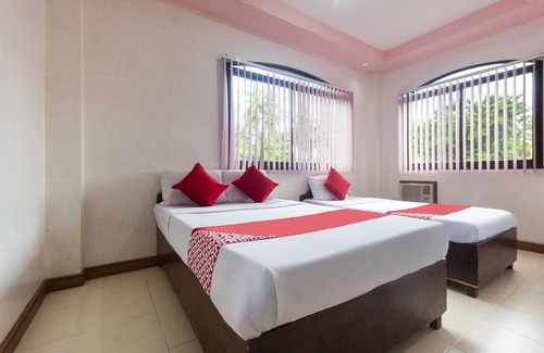 Dauis Hotel | OYO 426 Coco Grove Tourist Inn