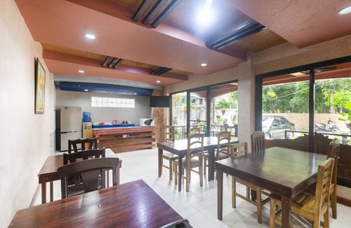 Dauis Hotel | OYO 426 Coco Grove Tourist Inn