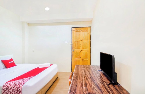 Kuching Hotel | OYO 44017 L & C Premium Stay