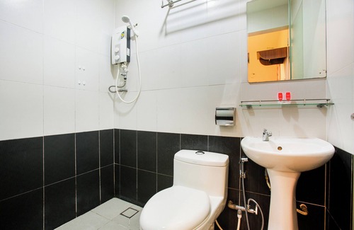 Kuching Hotel | OYO 44017 L & C Premium Stay